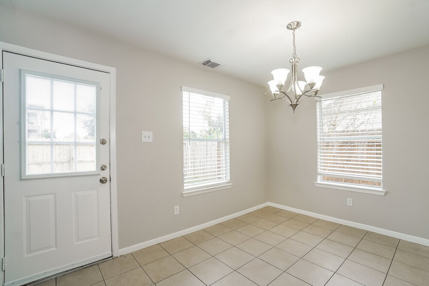 Building Photo - 6614 Carly Park Way