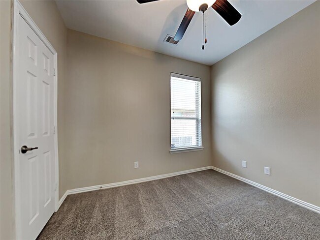 Building Photo - 5206 Southern Orchard Ln