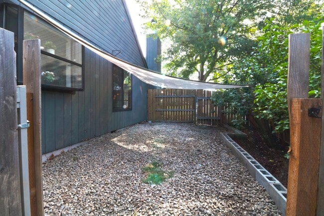 Building Photo - 2311 Perri Pl