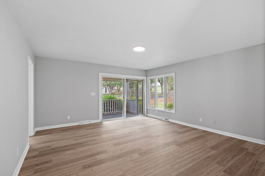 Building Photo - 325 Eastwood Dr