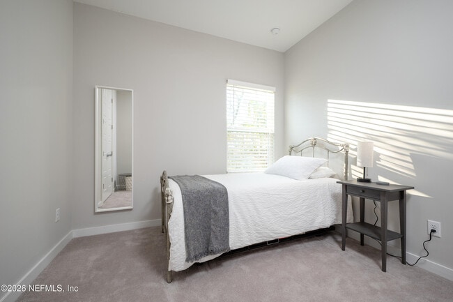 Building Photo - 817 7th Ave N