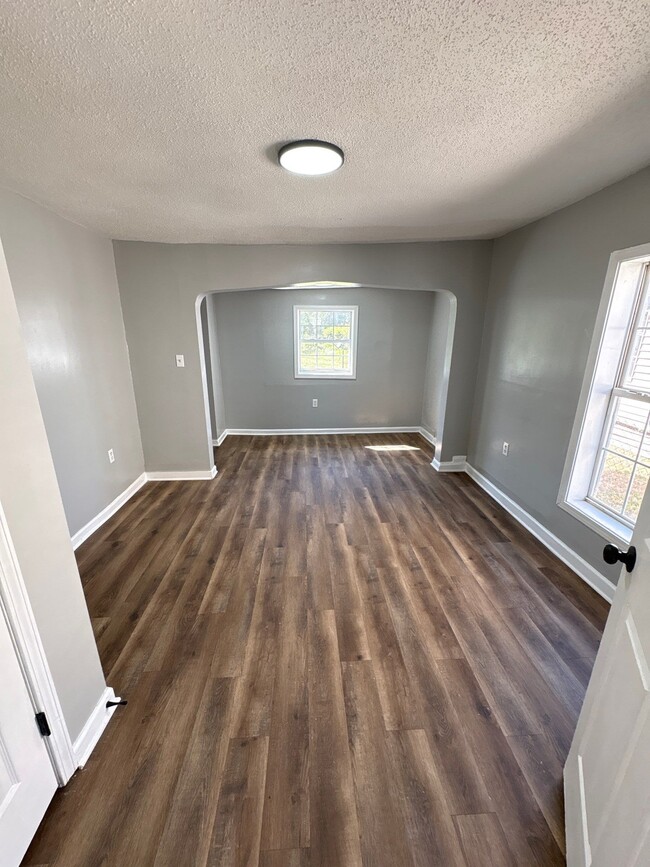 Building Photo - 329 N College St