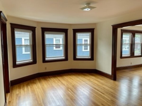 Building Photo - 33 Oak Rd