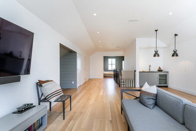 Building Photo - 36 Yuza Mini Ln