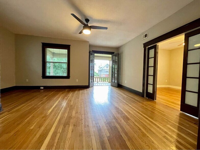 Huge Living Space - 3840 Harrison Blvd