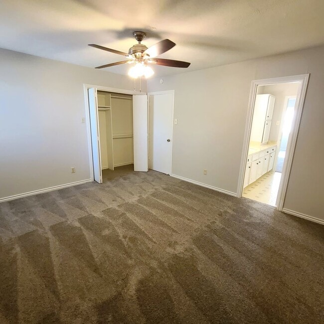 Building Photo - 11350/52 Quail Run St