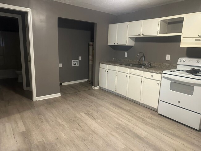 Building Photo - 654 Elm Tree Ln