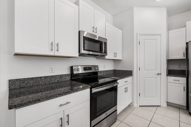 Building Photo - Like New 3/2 in Wimauma