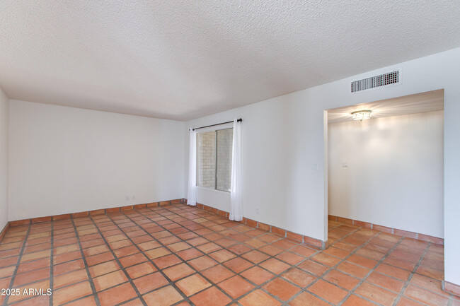 Building Photo - 1119 E Balboa Dr