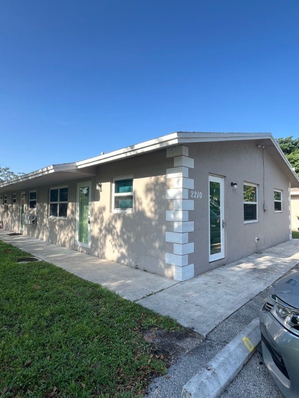 Primary Photo - 2210 SW 45th St