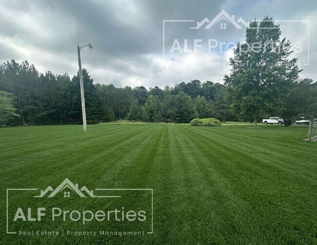 Building Photo - 157 Autumn Ln
