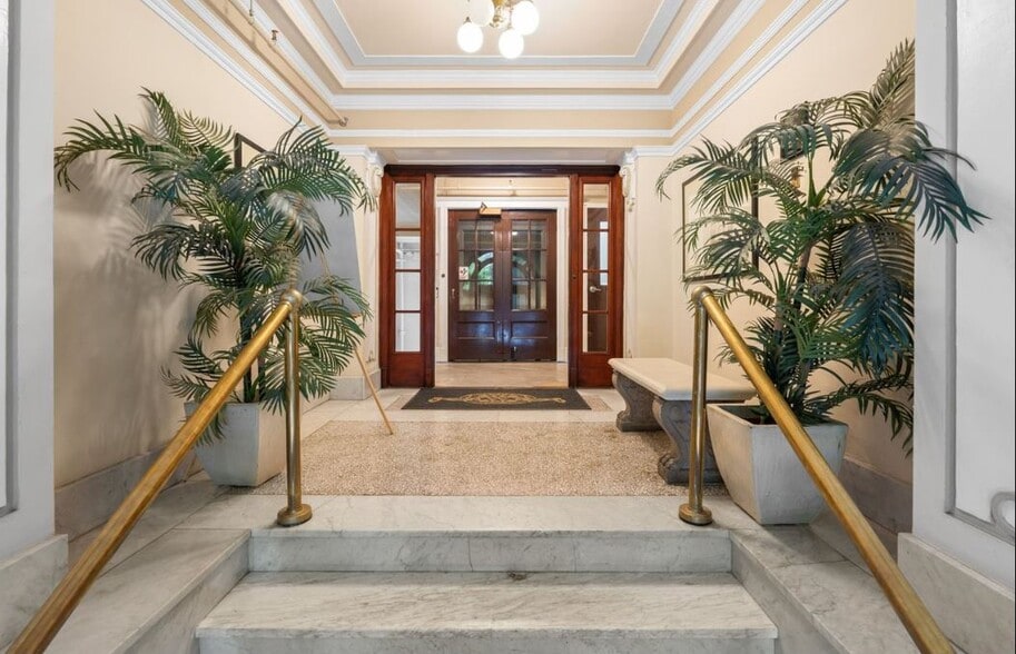 Building Photo - 410 NW 18th Ave