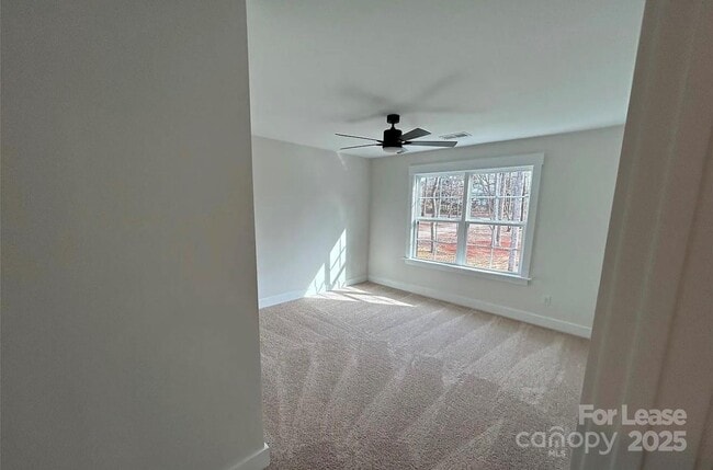 Building Photo - 302 Lester Davis Rd