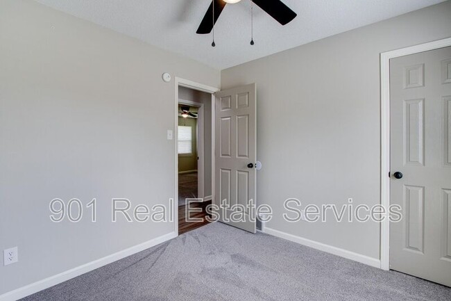 Building Photo - 6934 Southknoll Ave