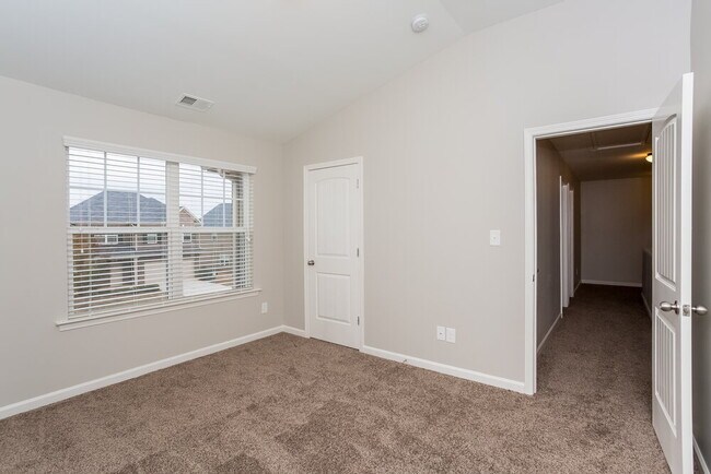 Building Photo - 229 Klinetop Dr