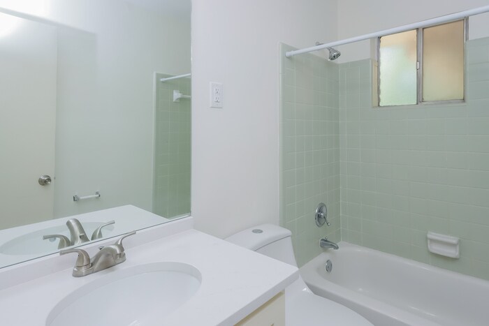 Building Photo - 101 Montview Ct