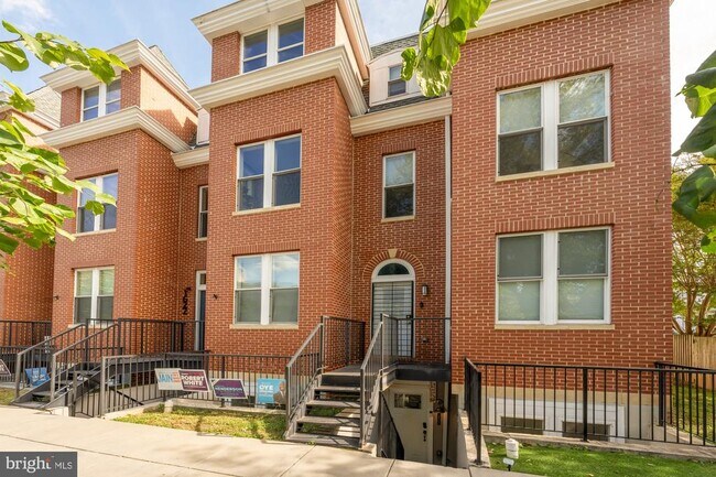 Building Photo - 1624 26th Pl SE