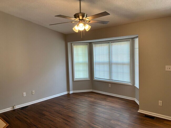 Building Photo - Available Now!! Three Bedroom Two Full Bath Home!