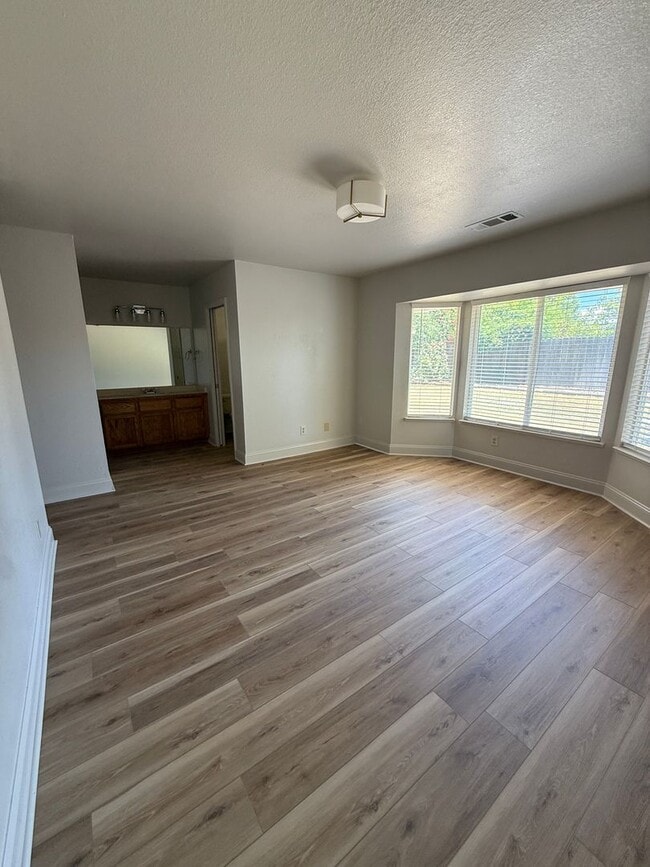 Building Photo - Prime Location 3 Bed 2 Bath Updated Home!
