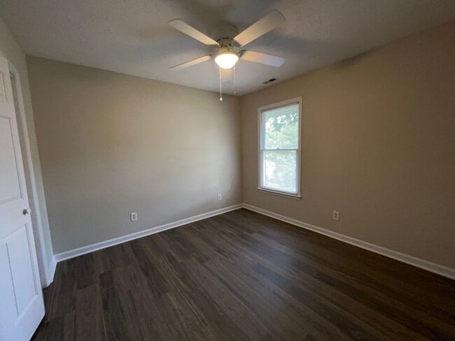 Building Photo - Charming 3 Bed 2.5 Bath Home in Beaver Run
