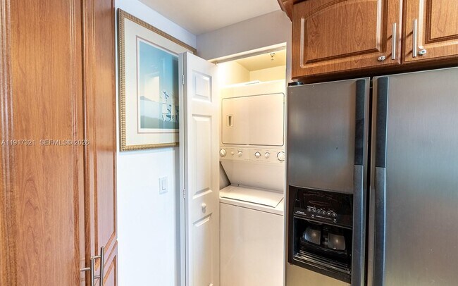 Building Photo - 3255 NE 184th St