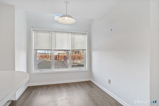 Building Photo - 101 Breakers Ln