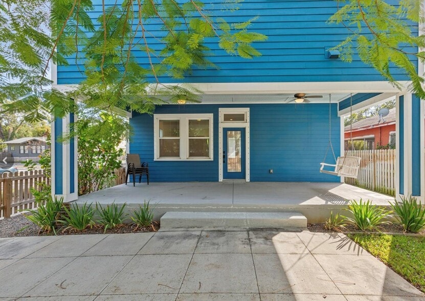 Building Photo - 214 E Floribraska Ave