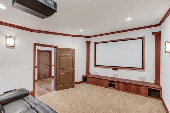 Building Photo - 2870 Roanoke Rd