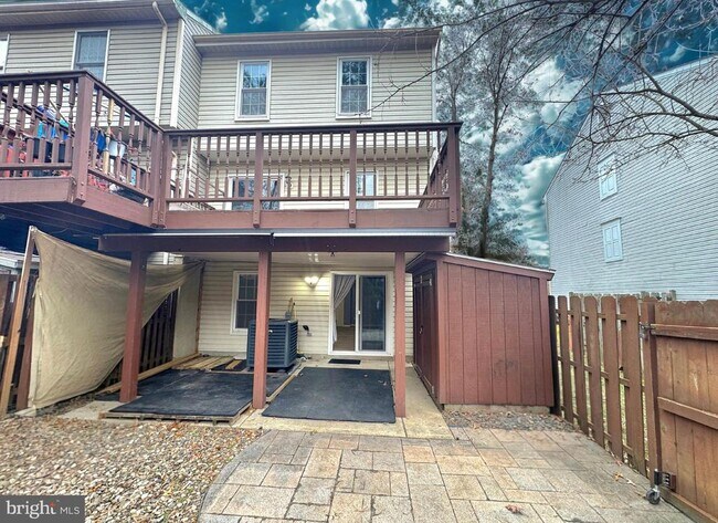 Building Photo - 2108 Commodore Ct