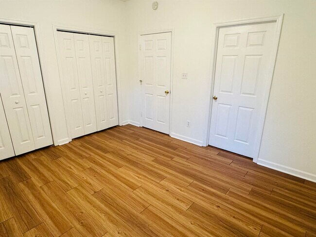 Building Photo - 924 Ashburn Dr