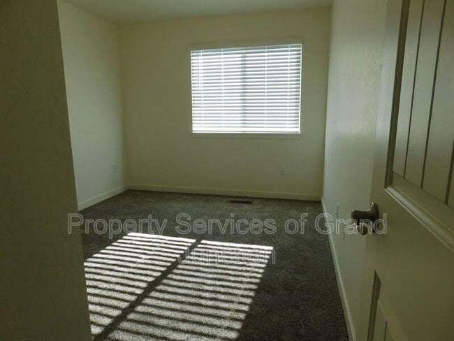 Building Photo - 2357 Zion Cyn Ave