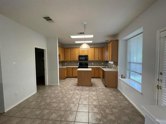 Building Photo - 2612 Tinmouth St