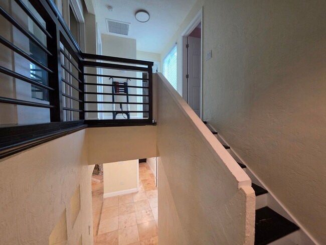 Building Photo - 208 Pine Cone Trail