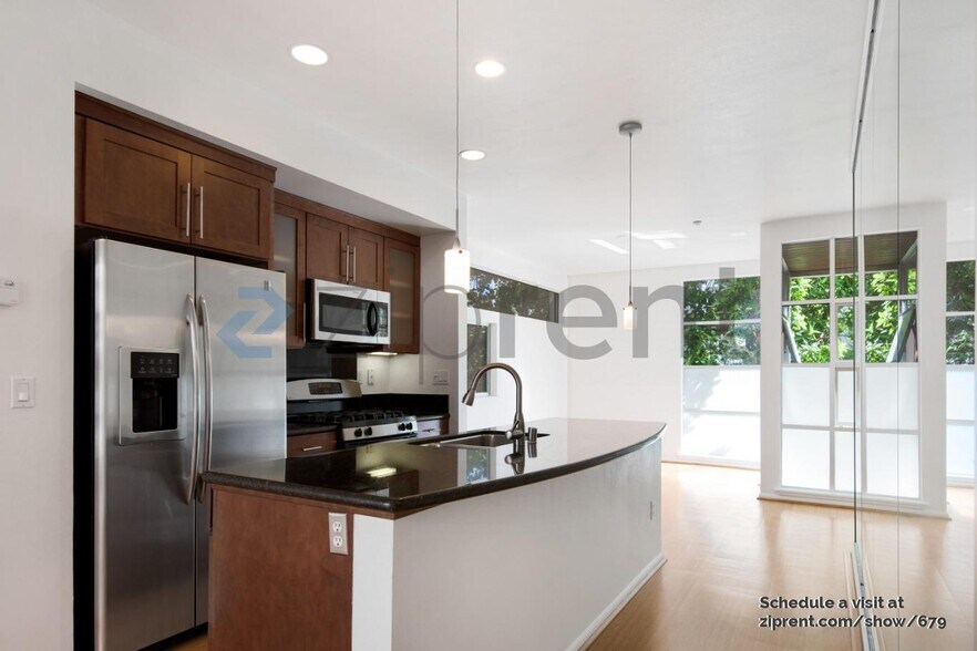 Building Photo - 1332 Powell St