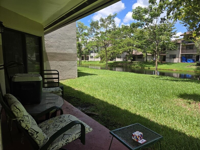 Building Photo - 9999 Summerbreeze Dr