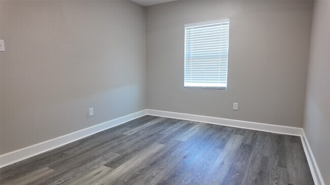 Building Photo - 917 Temple Dr