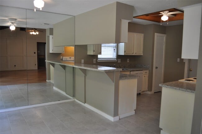 Building Photo - 22411 Merrymount Dr