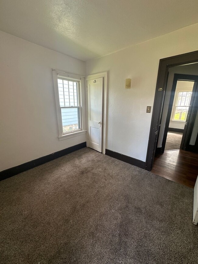 Building Photo - 805 2nd Ave SW