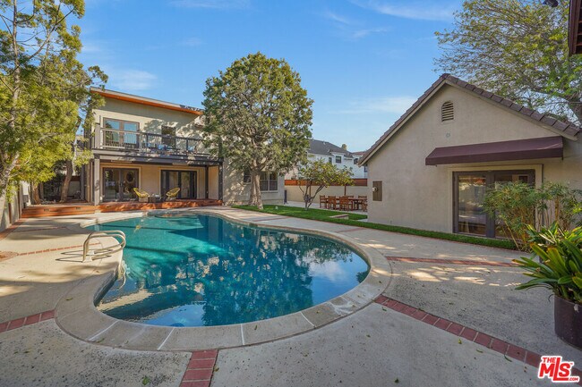 Building Photo - 665 McCadden Pl