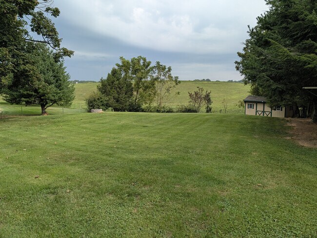 Building Photo - 335 Cornertown Rd