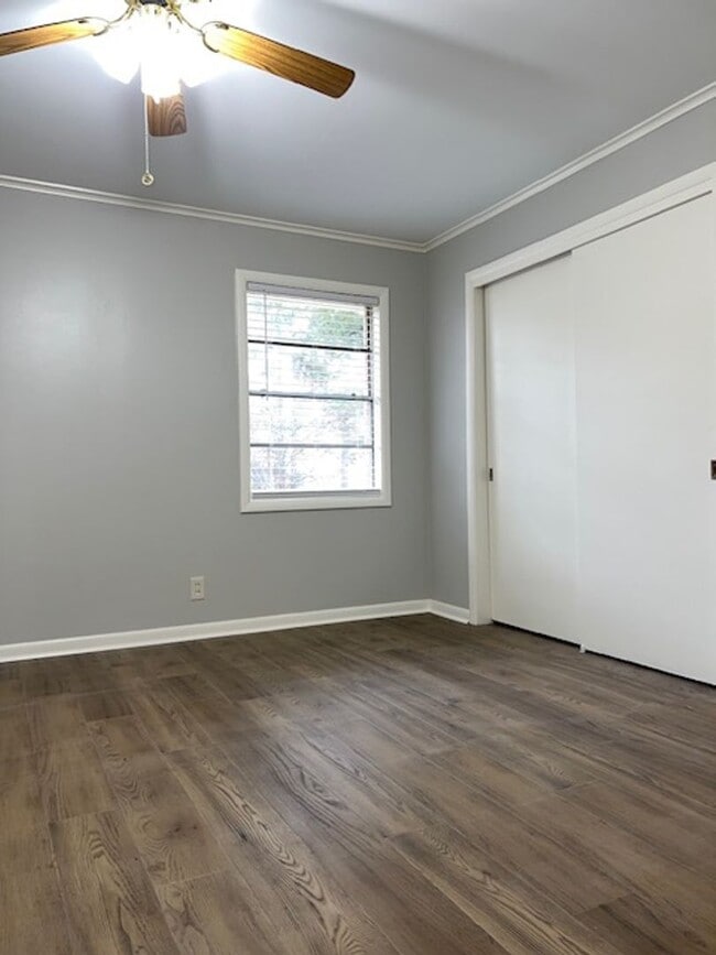 Building Photo - 2524 W Hillsboro St