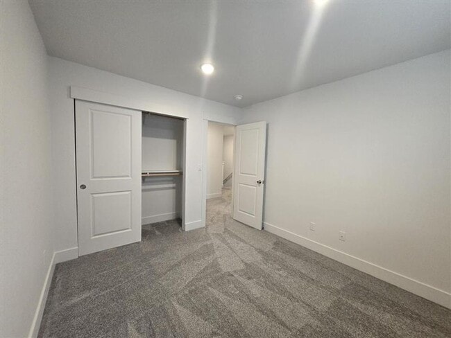 Building Photo - 1 MONTH FREE WHEN YOU SIGN A 15 MONTH LEASE! BRAND NEW TOWNHOME IN THE DESIRABLE SOUTHRIDGE AREA!