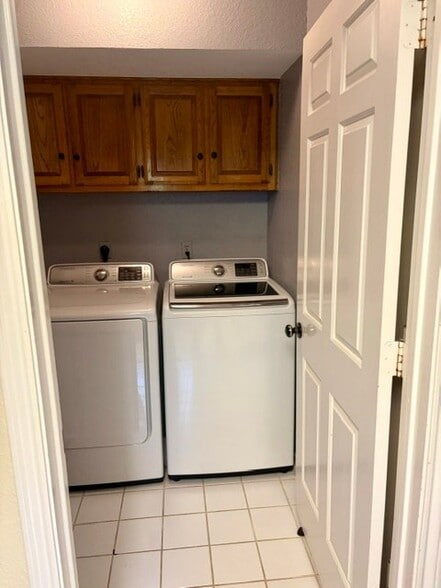 Building Photo - 6614 Canalview Dr