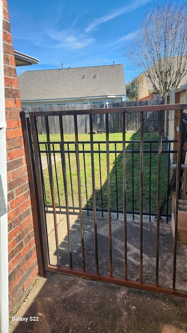 Building Photo - 4914 Trailing Clover Ct