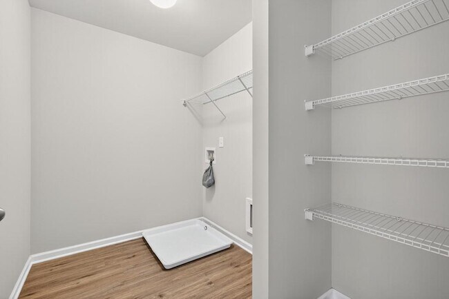 Building Photo - 3277 Castleberry Village Dr