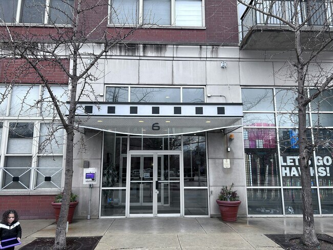 Building Photo - 6 S Laflin St