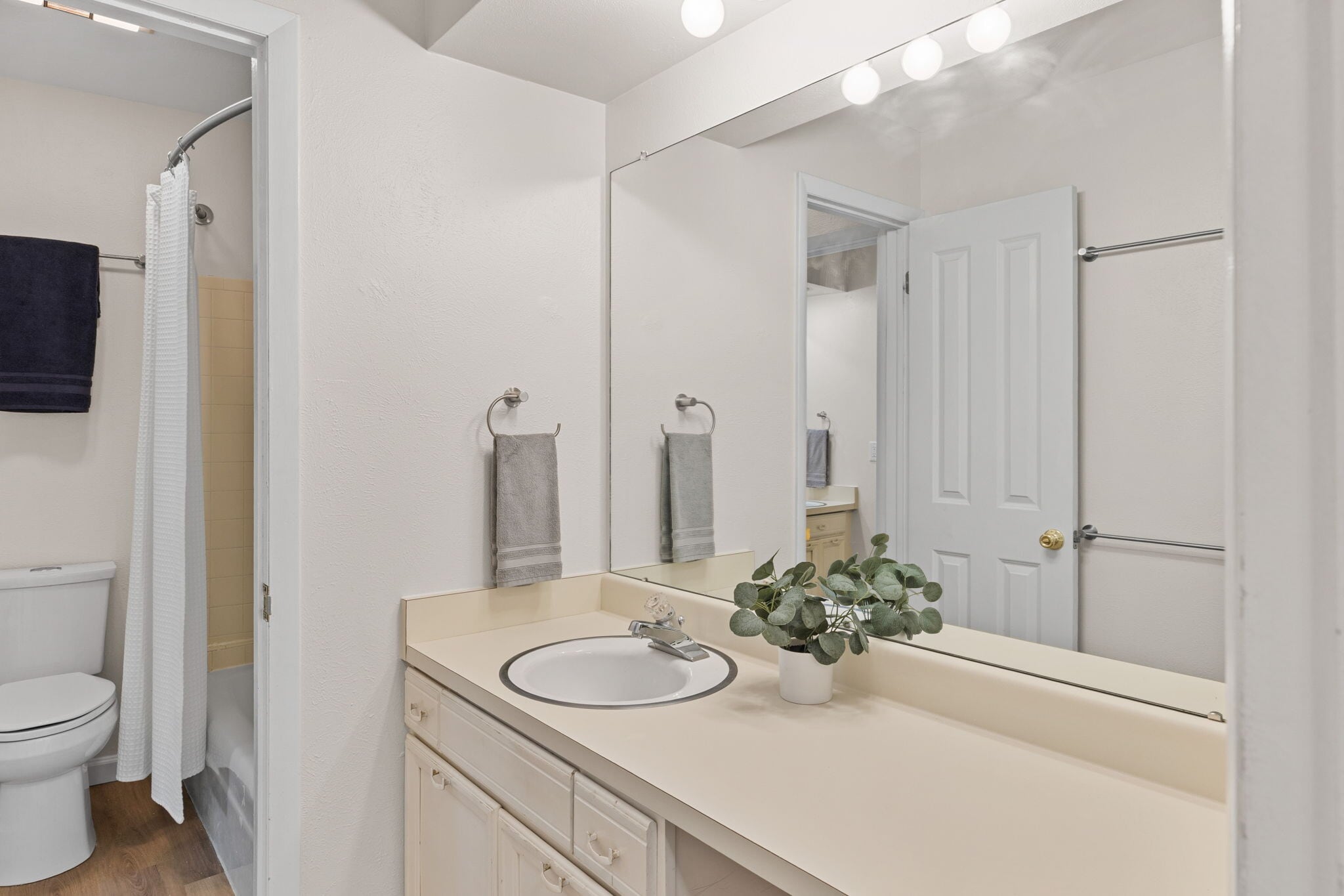 Building Photo - 2666 Sherwood Cir