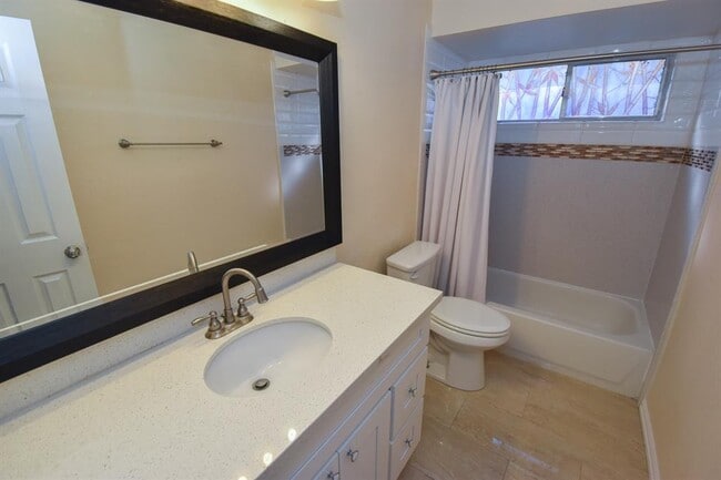 Building Photo - 14814 Cantor Cir