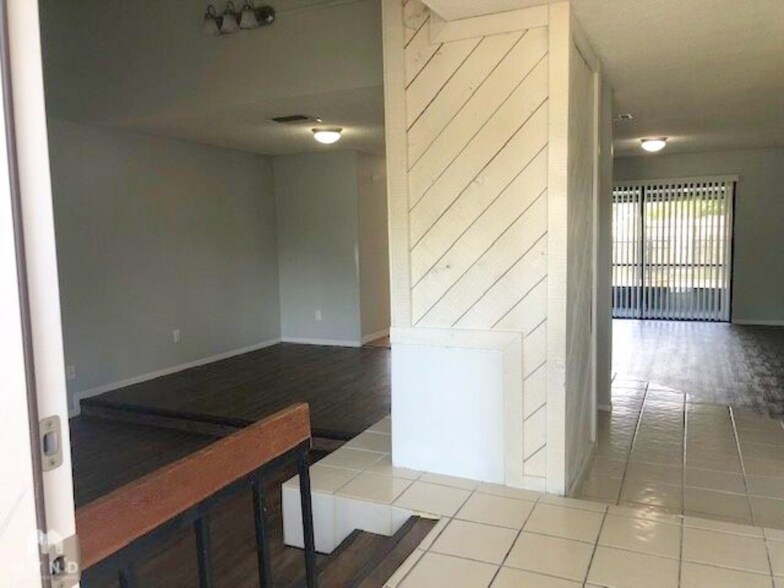 Building Photo - 1060 Huntington Ct
