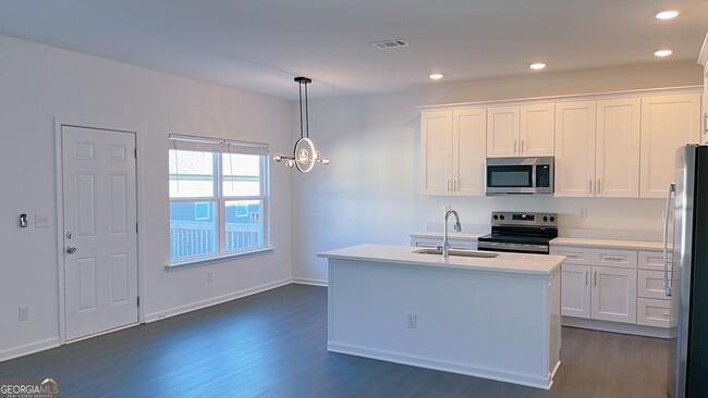 Building Photo - 15 Sandstone Dr